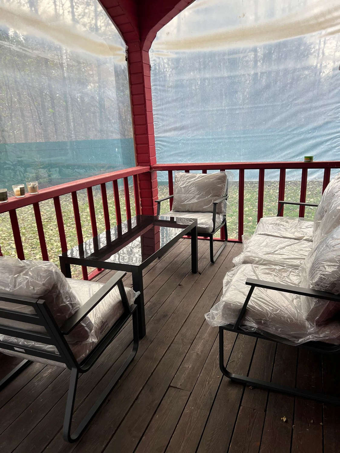 Лаунж-зона Royal Family FELIX антрацит со светло-серыми подушками: когда подушки ещё в плёнке, но уже чувствуется тепло будущих встреч с близкими